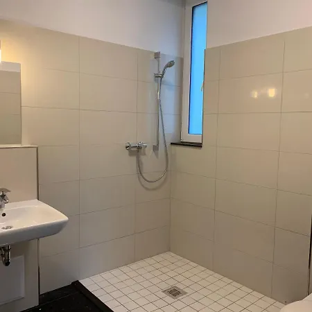 Lovely Studio West 5 *